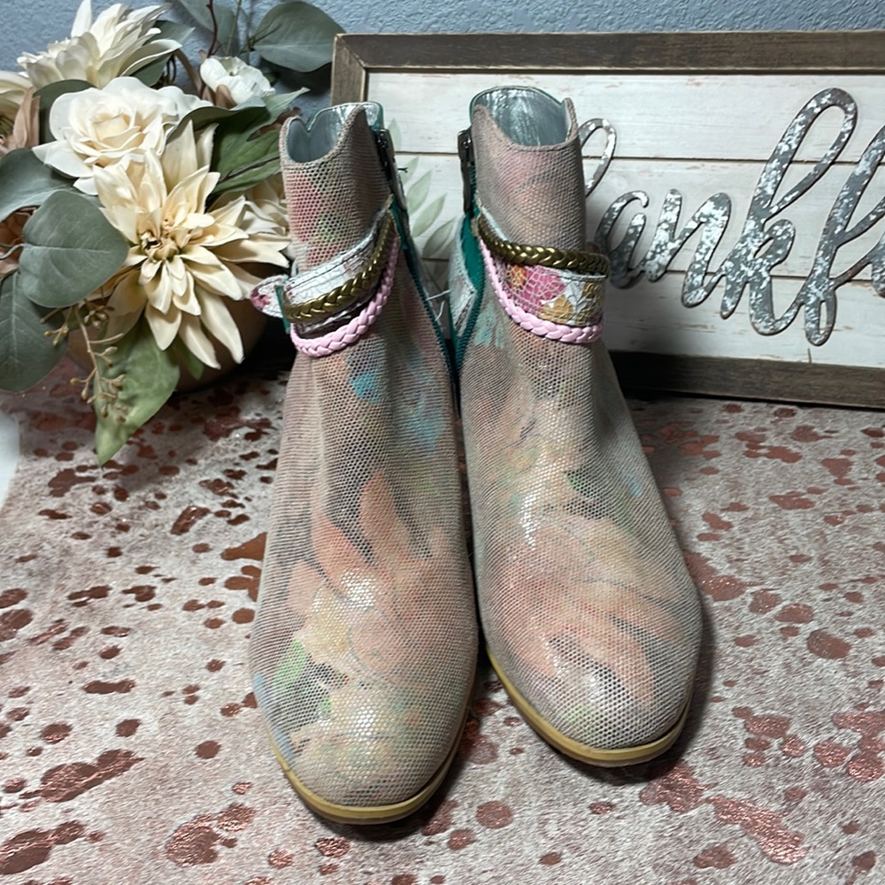 NWOT spring step leather booties